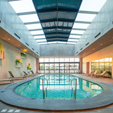 Moevenpick Hotel Du Lac Tunes Exterior foto The swimming pool at the hotel