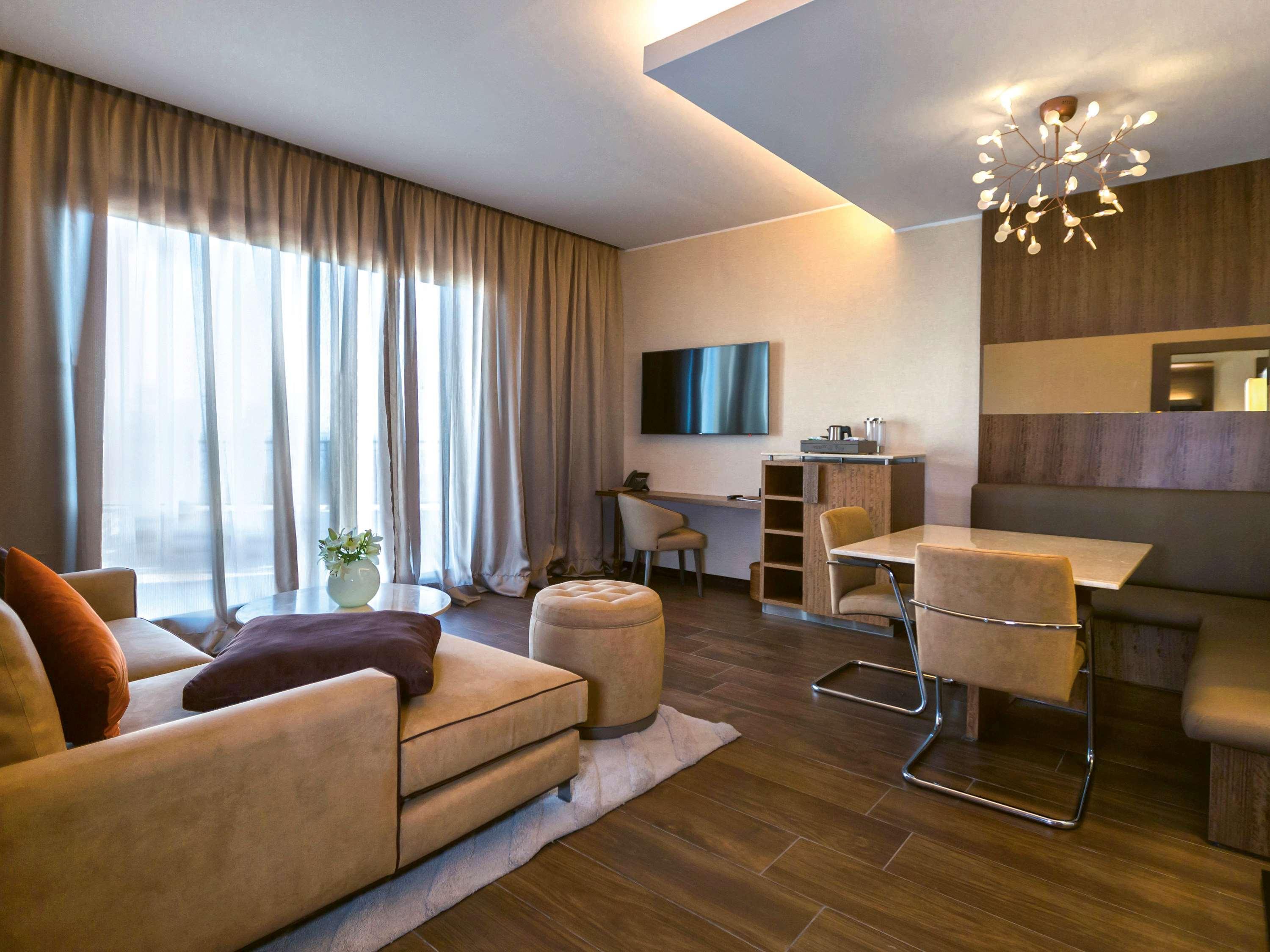 Moevenpick Hotel Du Lac Tunes Exterior foto A living room in a modern apartment