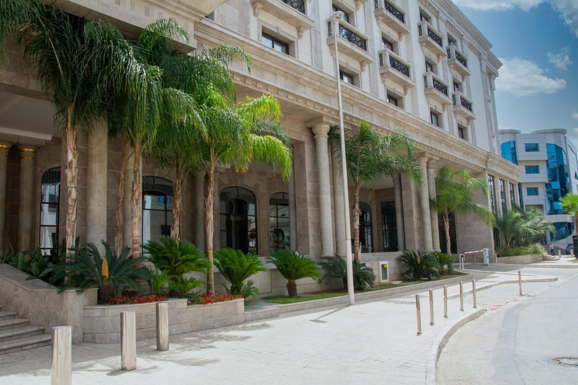 Moevenpick Hotel Du Lac Tunes Exterior foto The University of Electronic Science and Technology of China